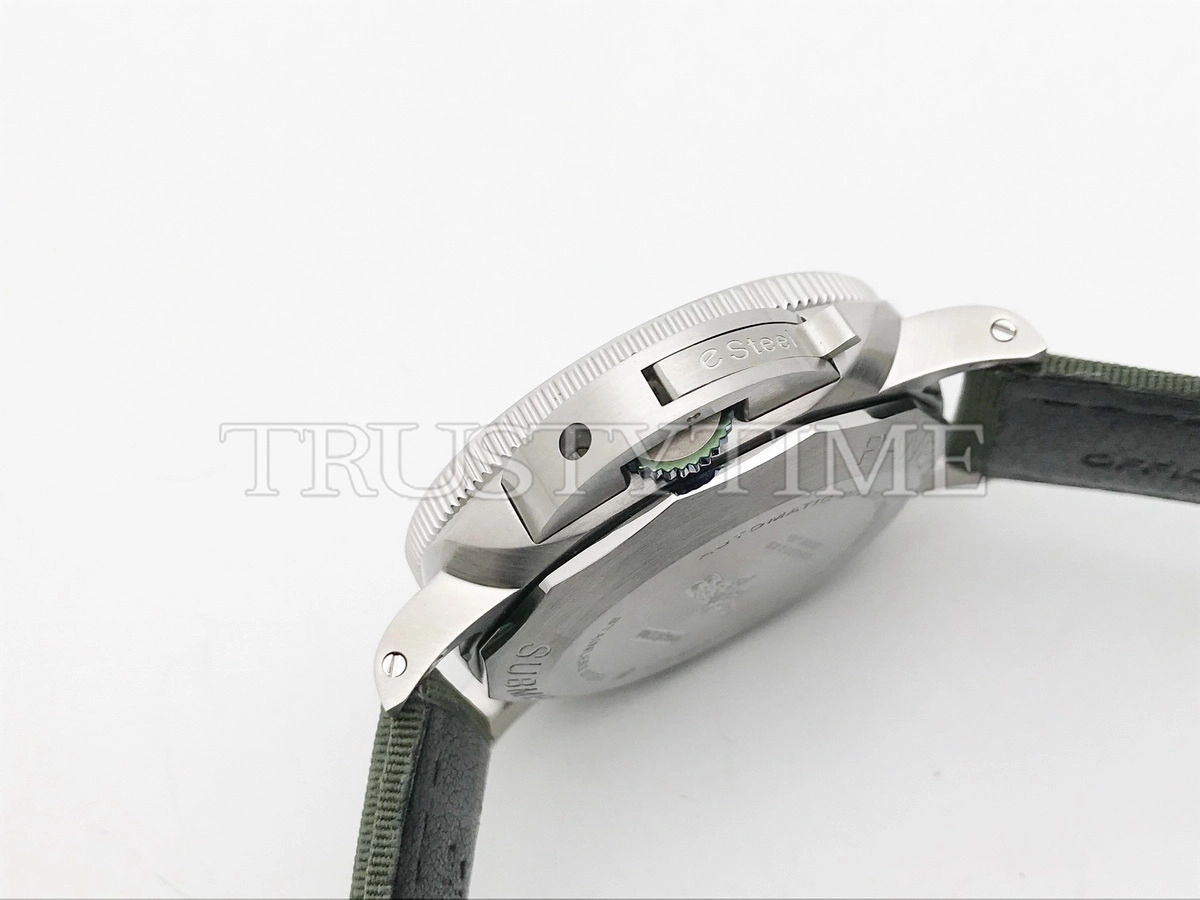 Копия часов Panerai Submersible QuarantaQuattro eSteel™ Verde Smeraldo 44mm PAM01287