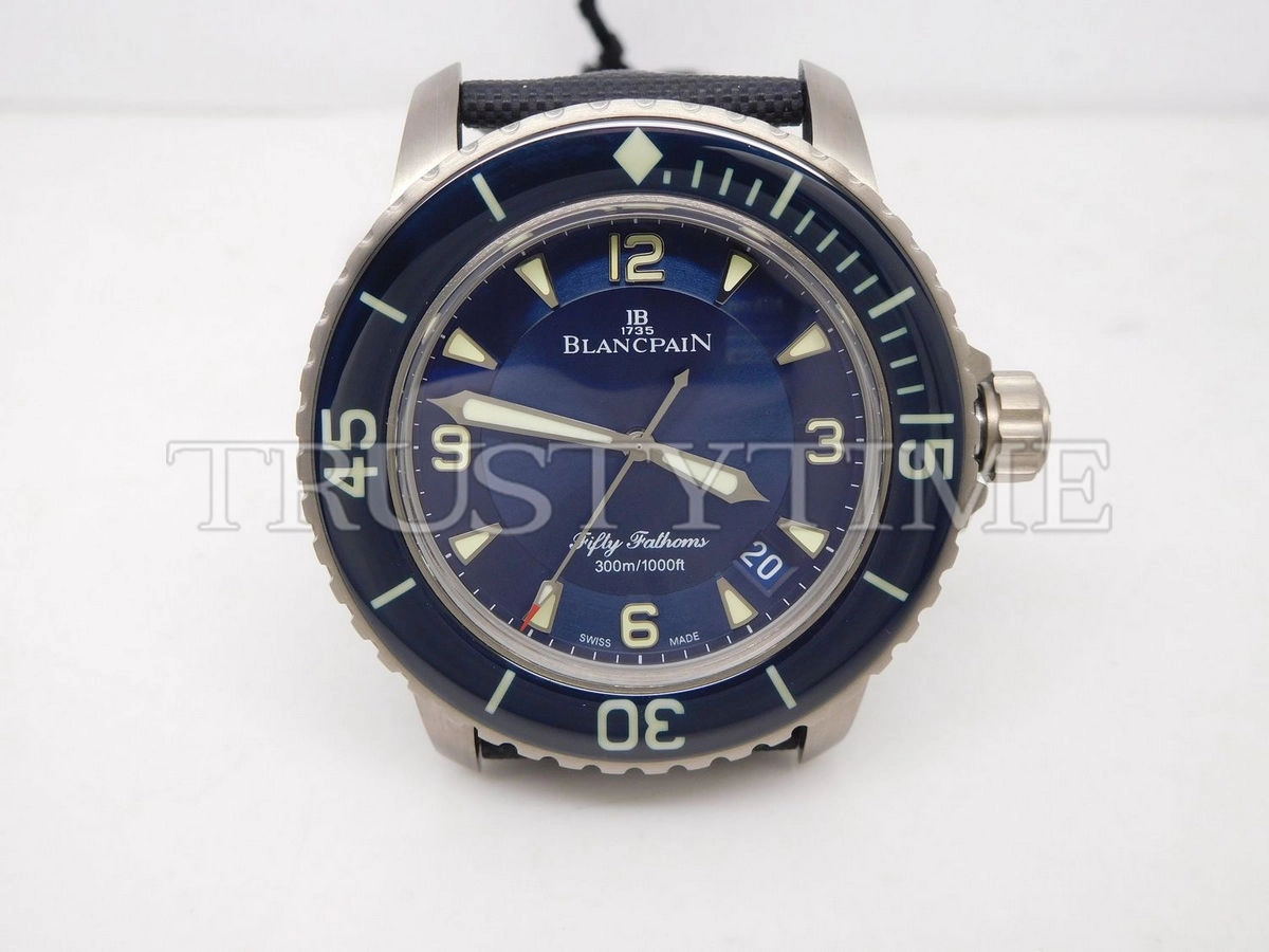 Копия часов Blancpain Fifty Fathoms 5015-12B40-O52A