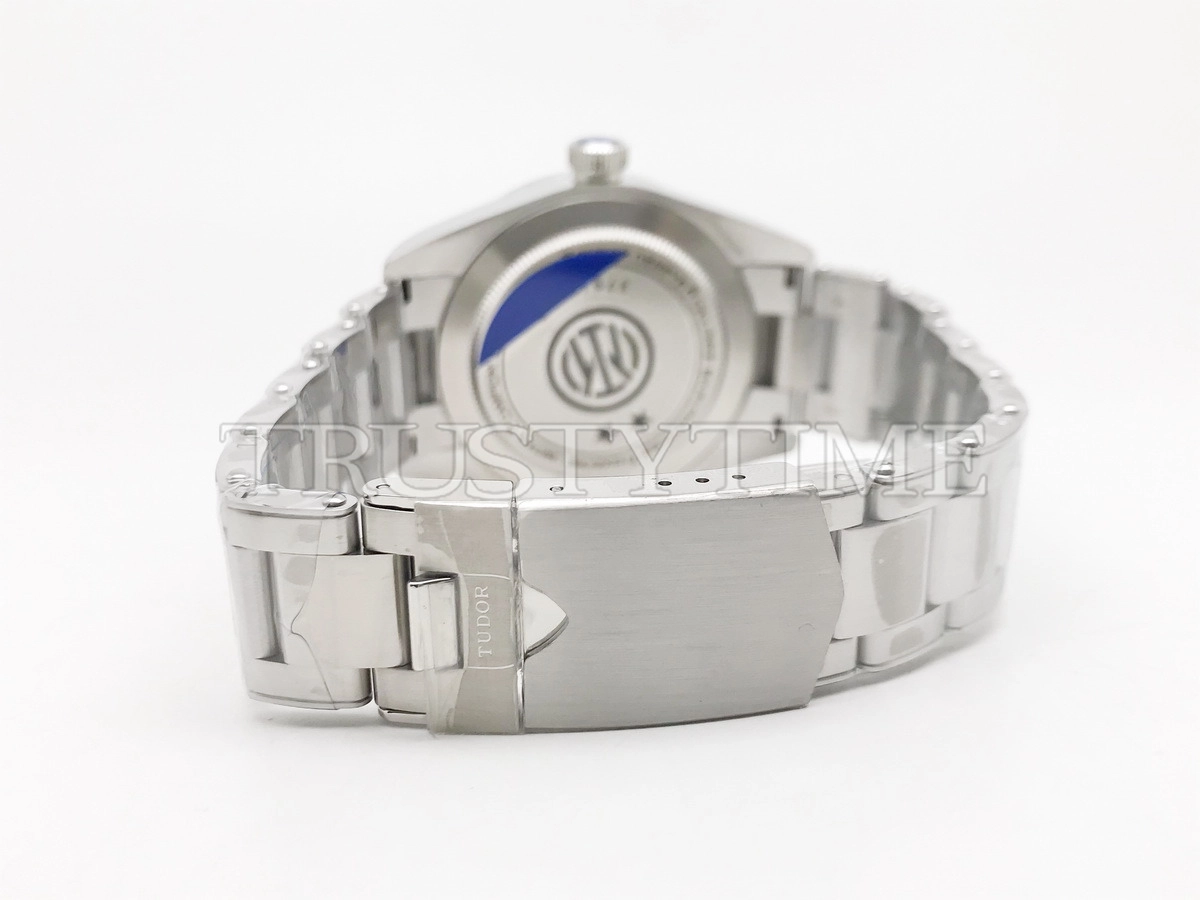 Копия часов Tudor Heritage Black Bay Fifty Eight 39mm Inter Milan Edition M79030N-0025