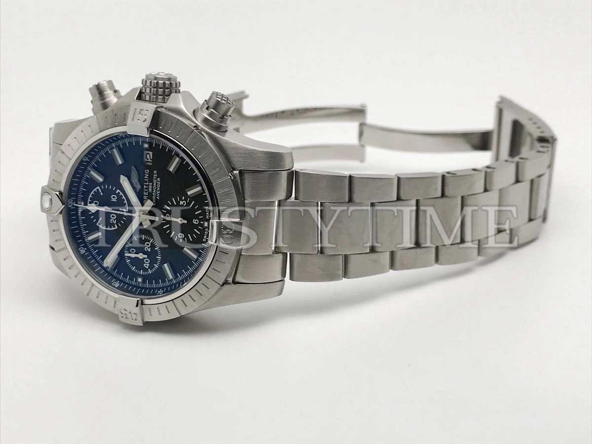 Копия часов Breitling Avenger Chronograph 43 A13385101B1A1