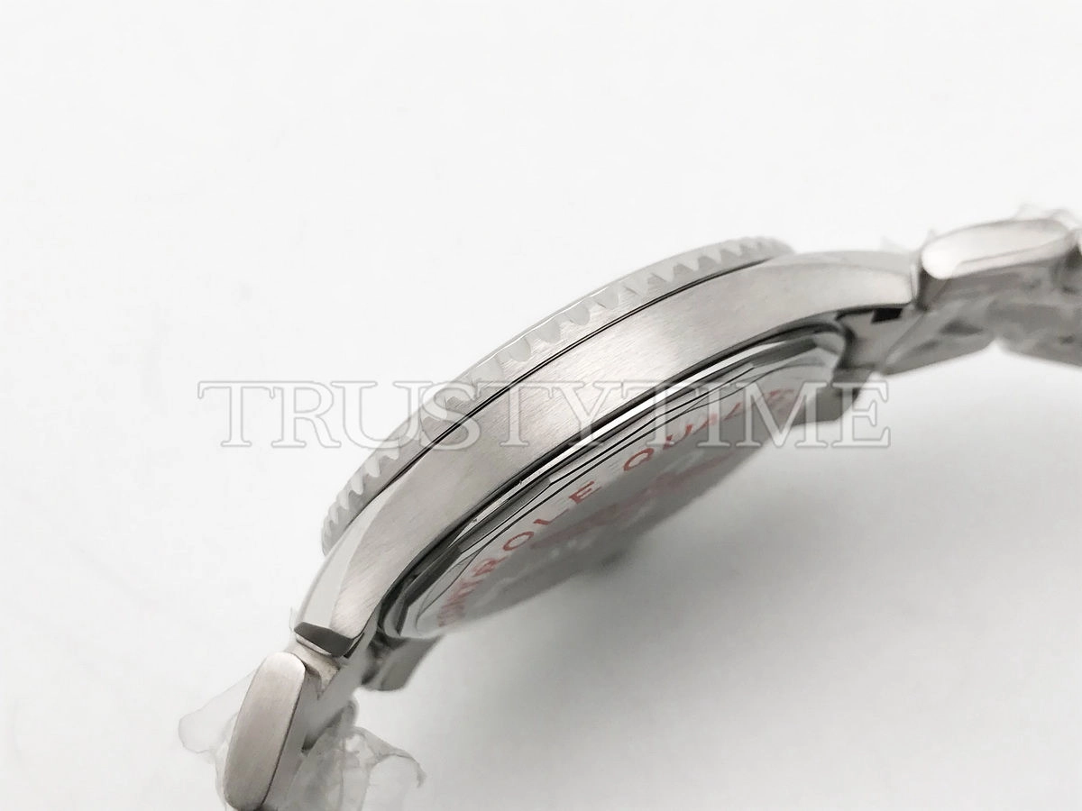 Копия часов Breitling Aviator 8 Automatic 41 A17315101C1A1