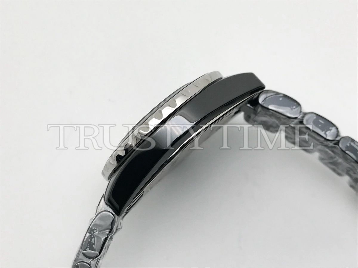 Копия часов Chanel J-12 33 H0682