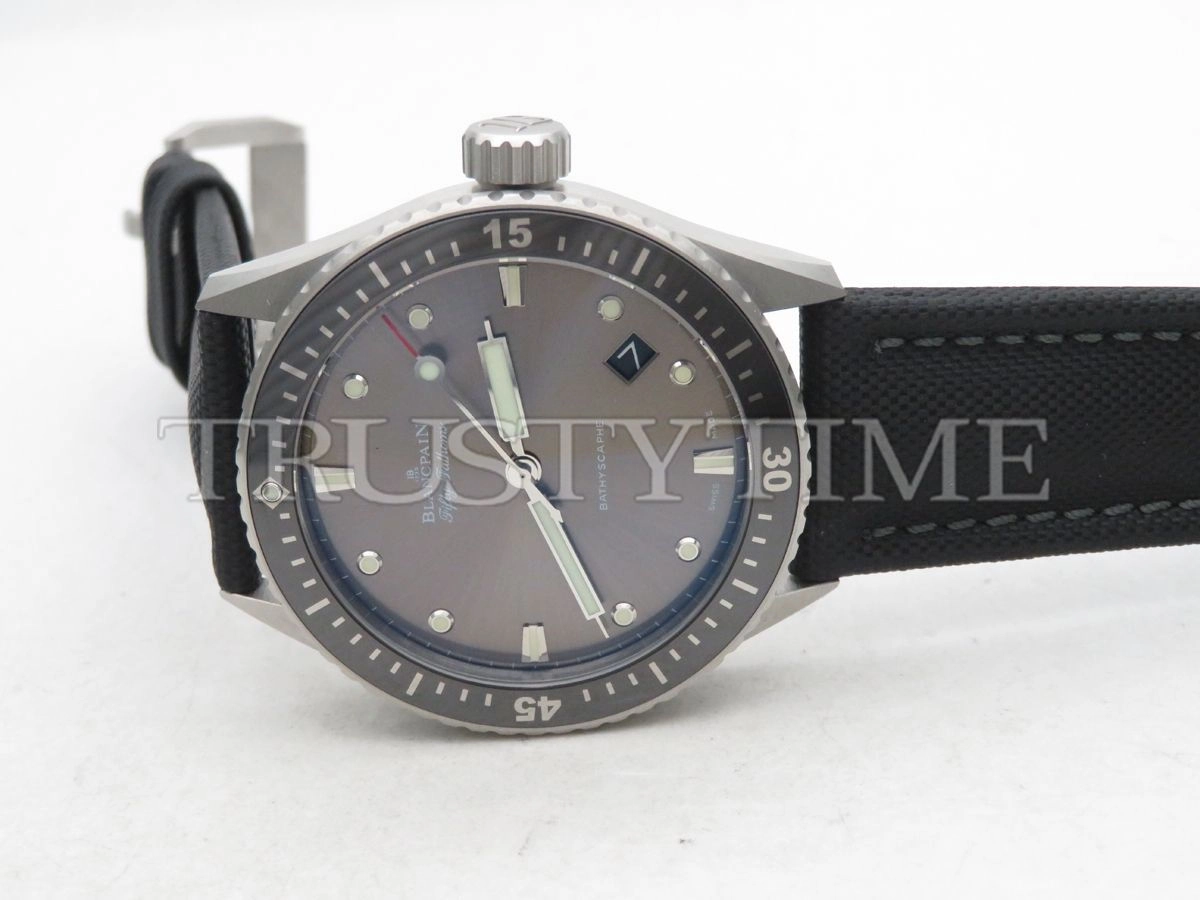 Копия часов Blancpain Fifty Fathoms 5000-1110-B52A