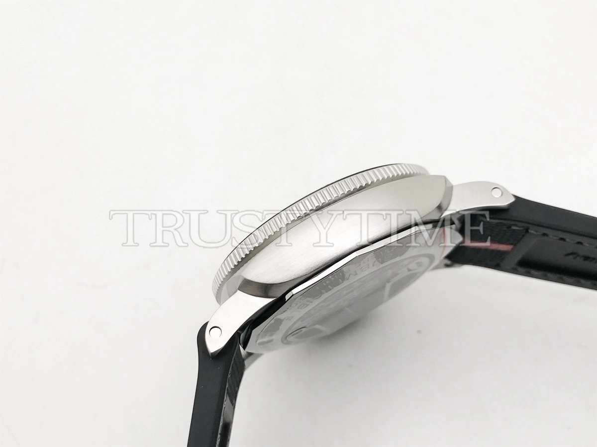Копия часов Panerai Submersible QuarantaQuattro Luna Rossa 44mm PAM01681