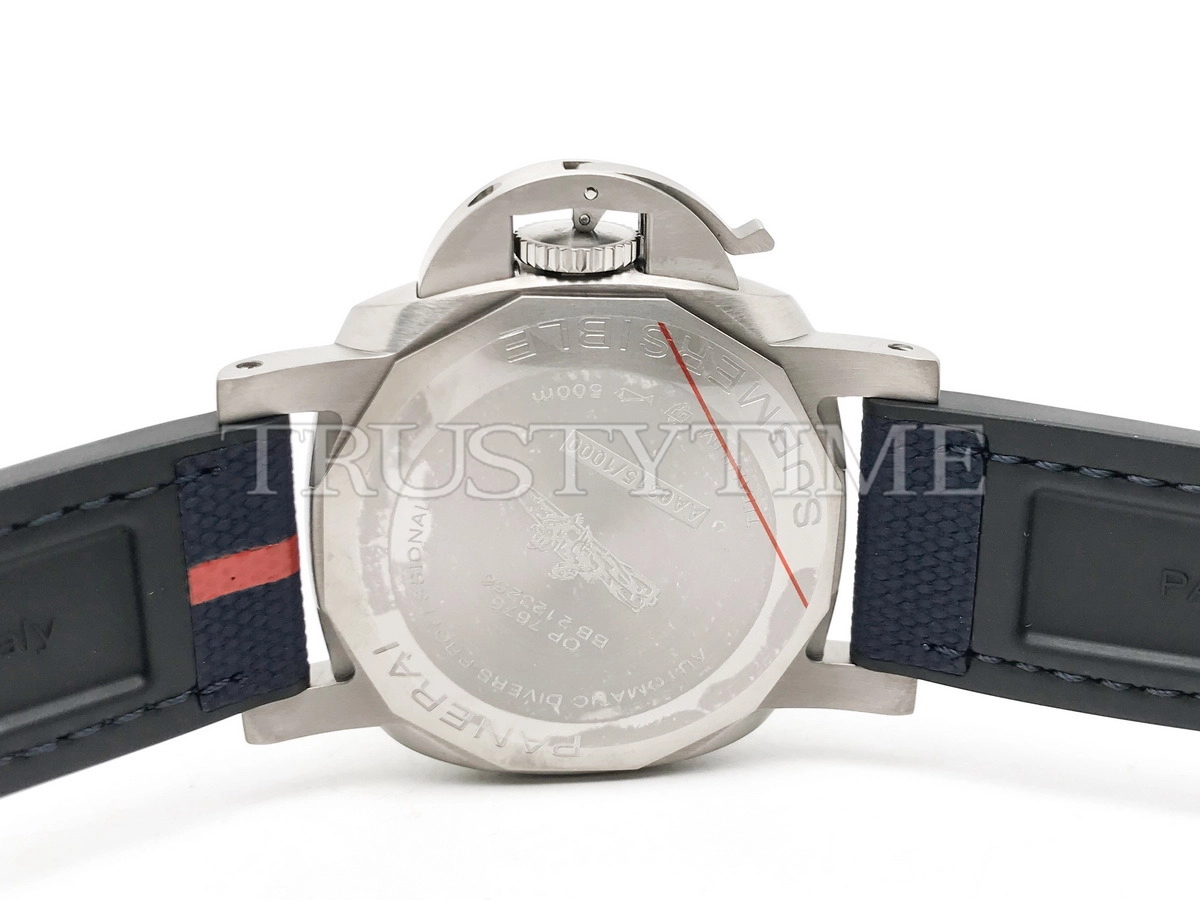 Копия часов Panerai Submersible GMT Luna Rossa Titanio 42mm PAM01507