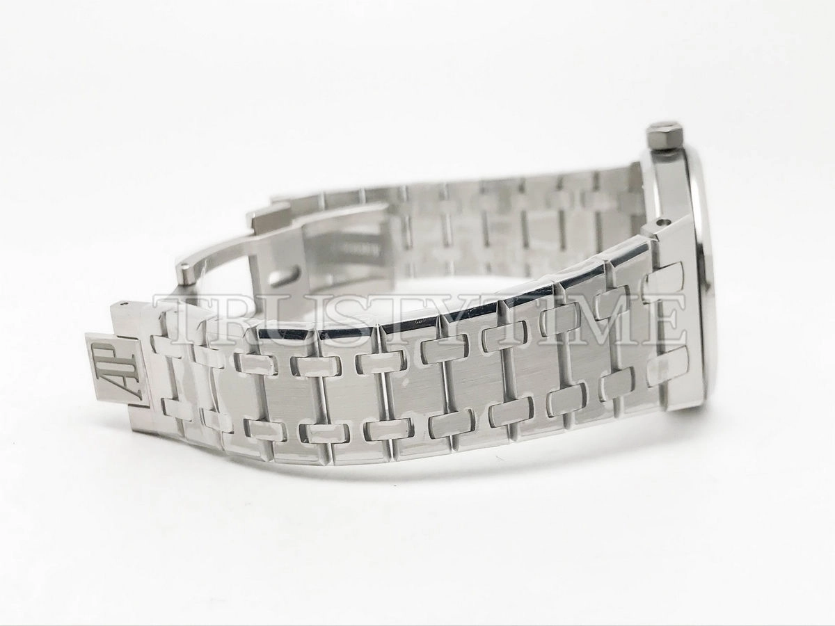 Копия часов Audemars Piguet Royal Oak Ladies 33mm 67650ST.OO.1261ST.01