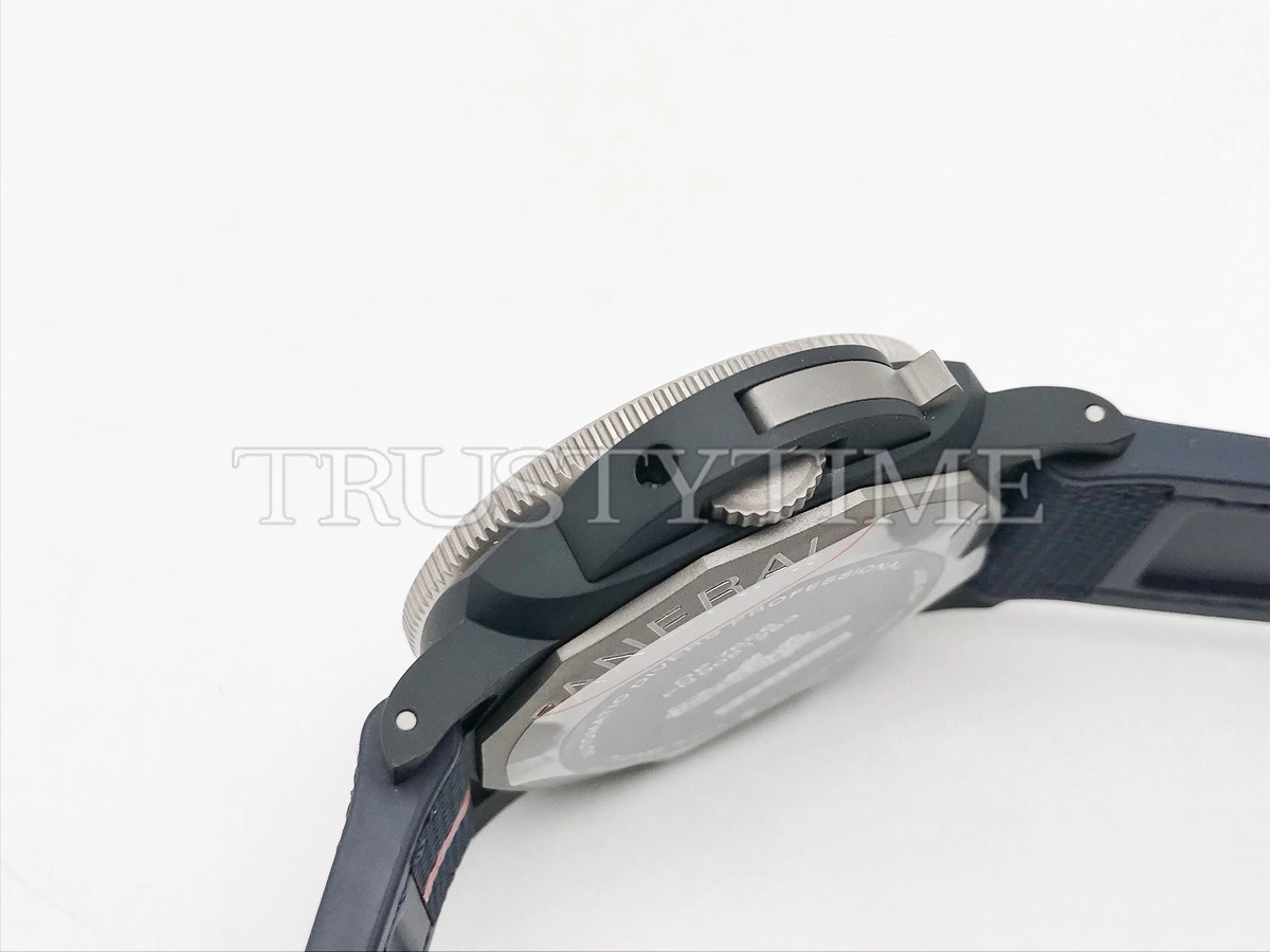 Копия часов Panerai Submersible QuarantaQuattro Luna Rossa Ti-Ceramitech™ PAM01466
