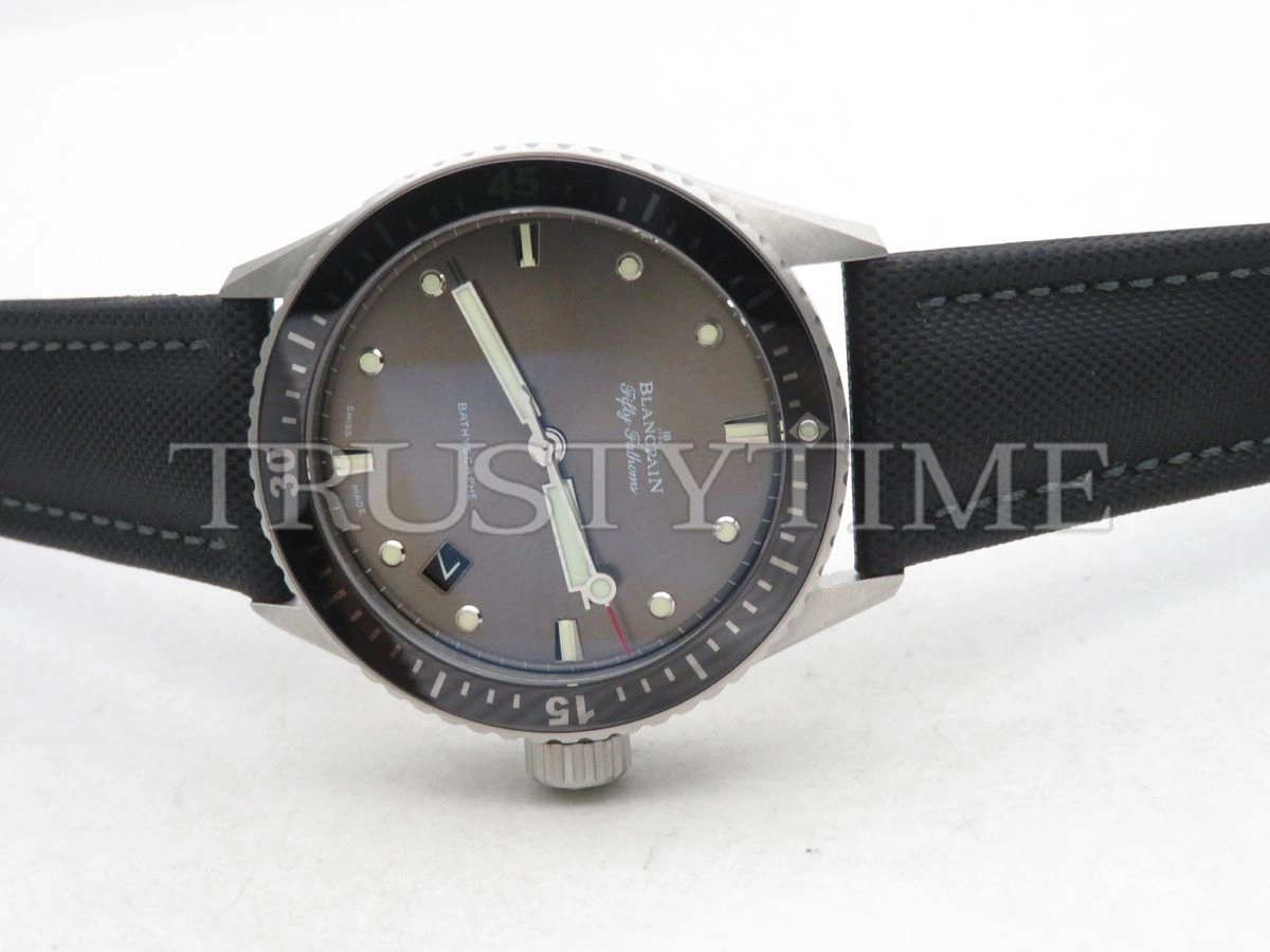 Копия часов Blancpain Fifty Fathoms 5000-1110-B52A