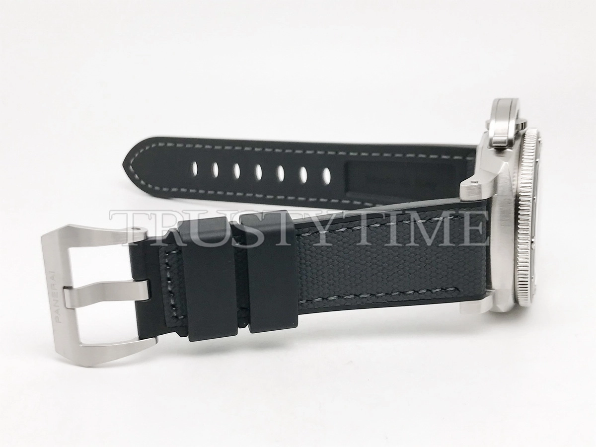 Копия часов Panerai Submersible Luna Rossa 42mm PAM01579