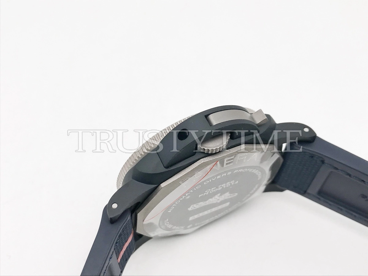 Копия часов Panerai Submersible QuarantaQuattro Luna Rossa Ti-Ceramitech™ PAM01543