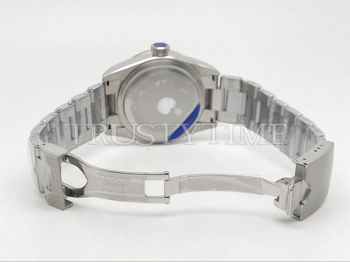 Копия часов Tudor Black Bay GMT S&G 41mm M79830RB-0010