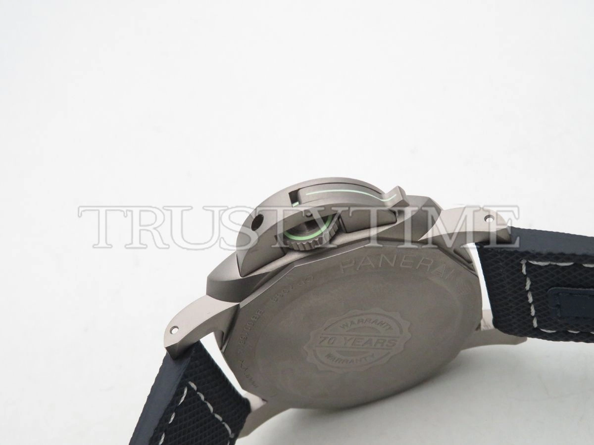 Копия часов Panerai Luminor 1950 3 Days Titanium 44mm PAM01117
