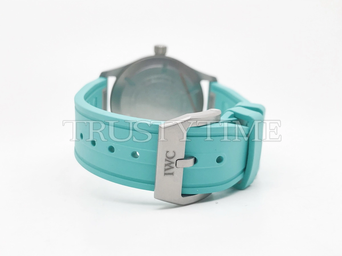Копия часов IWC Pilot’s Watch Mark XX Mercedes-AMG PETRONAS Formula One™ Team 40 IW328210