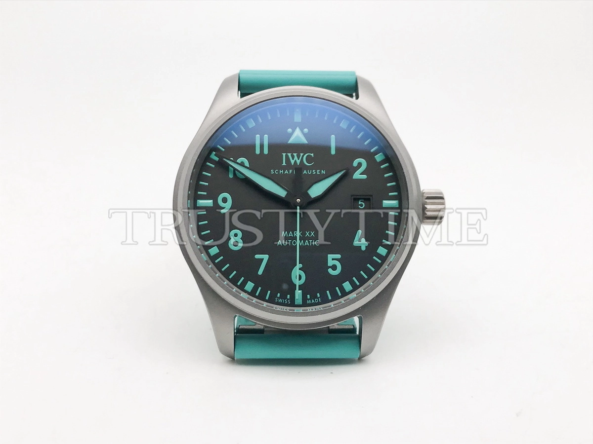 Копия часов IWC Pilot’s Watch Mark XX Mercedes-AMG PETRONAS Formula One™ Team 40 IW328210