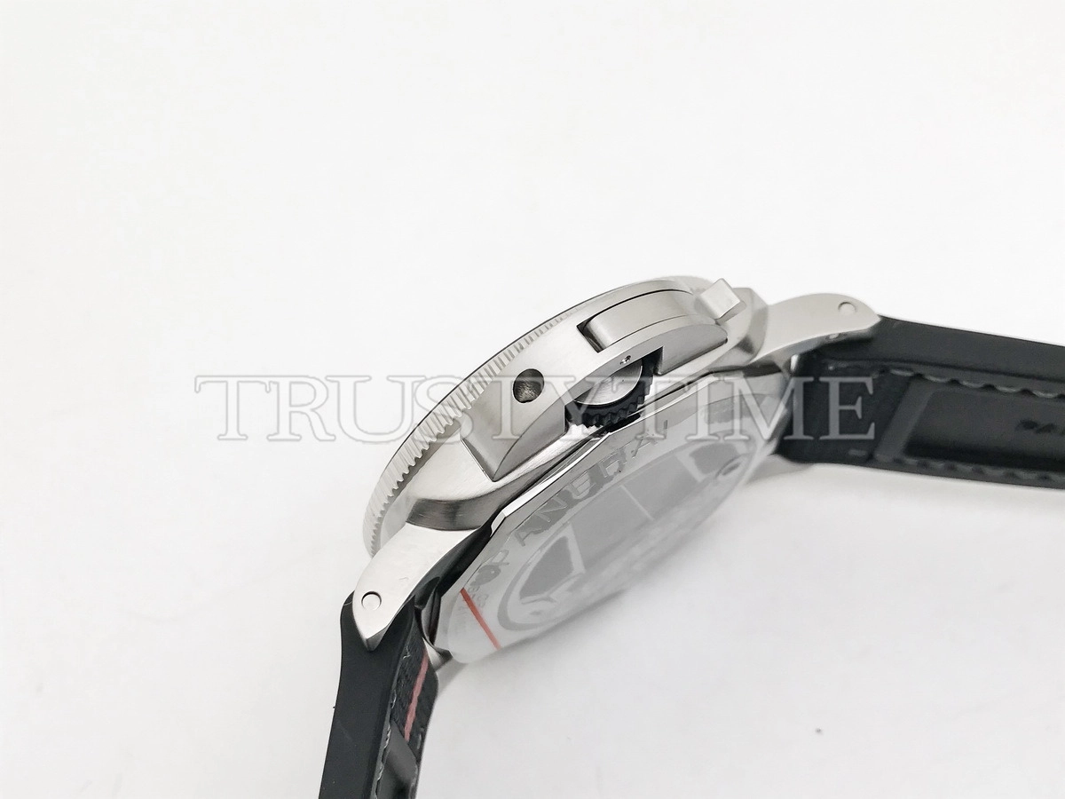 Копия часов Panerai Submersible QuarantaQuattro Luna Rossa 44mm PAM01681