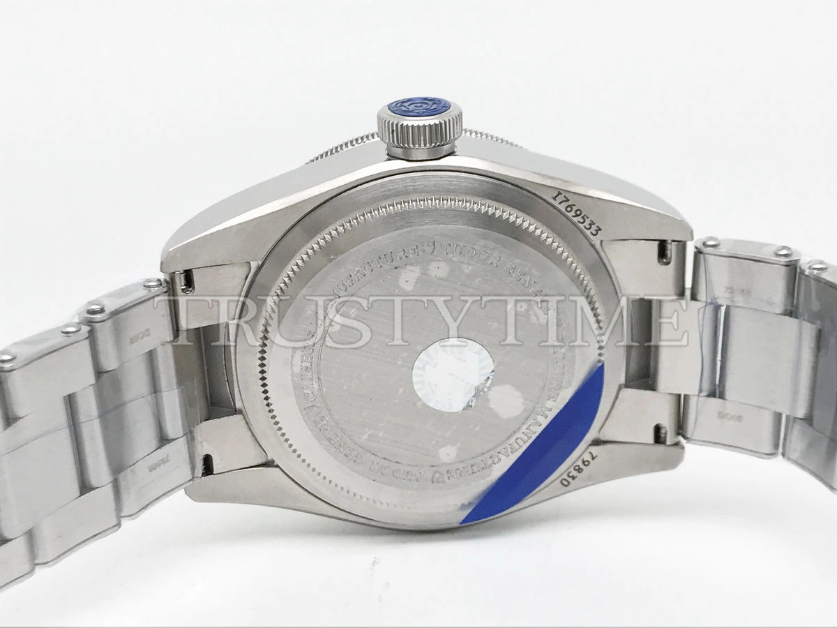 Копия часов Tudor Black Bay GMT S&G 41mm M79830RB-0010