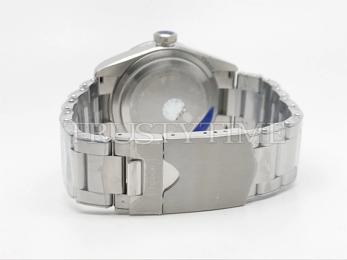 Копия часов Tudor Black Bay GMT S&G 41mm M79830RB-0010