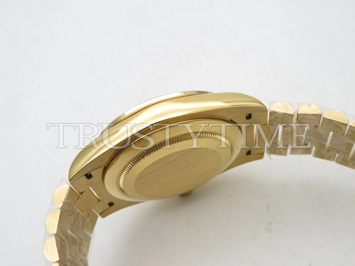 Копия часов Rolex Day-Date 40mm 228348RBR-0008