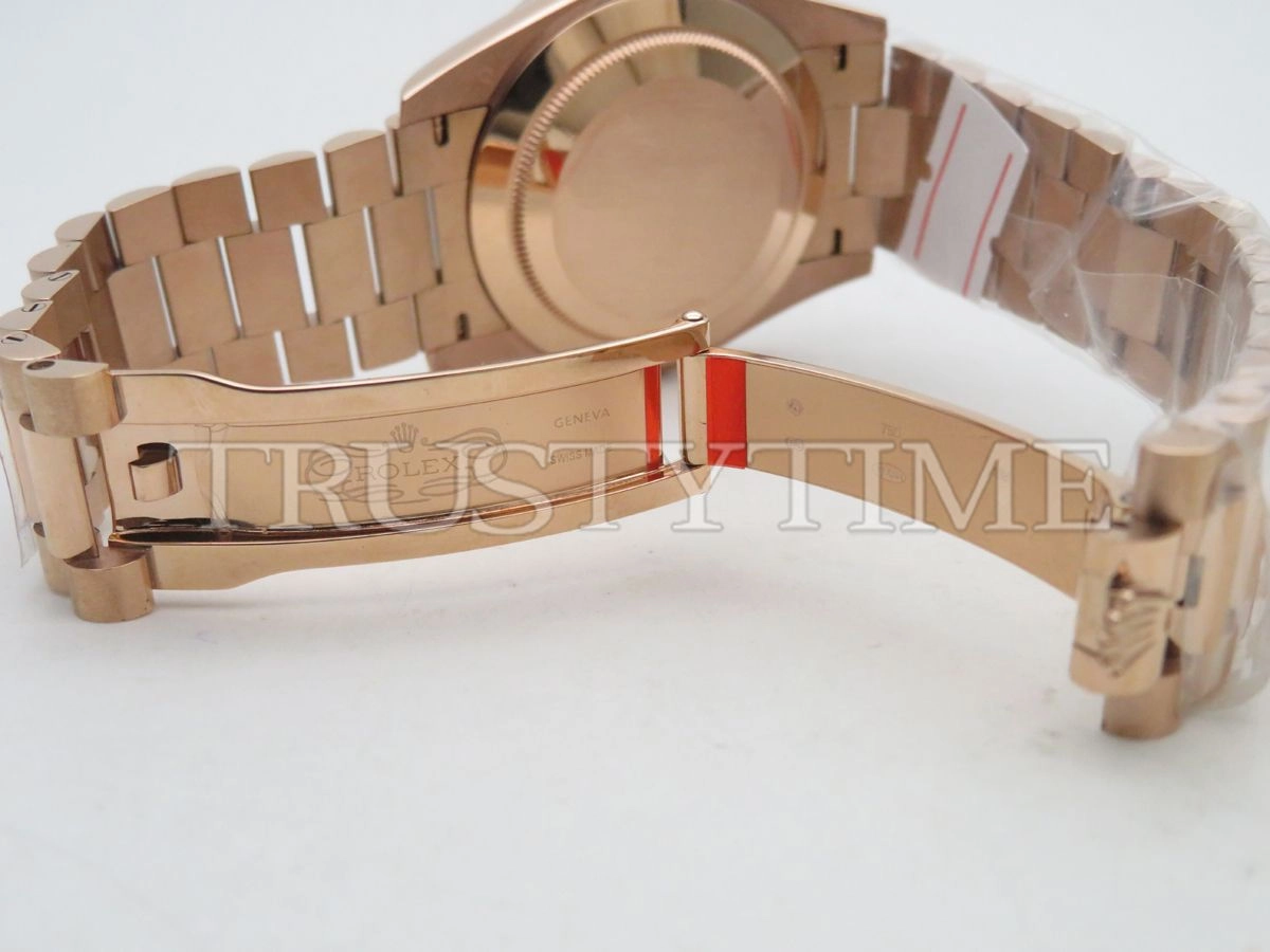 Копия часов Rolex Day-Date 40mm 228345RBR-0006