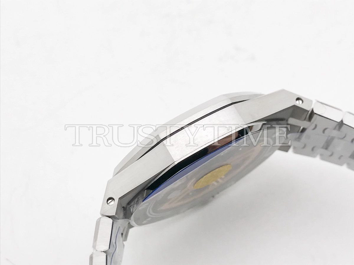 Копия часов Audemars Piguet Royal Oak Selfwinding 15500ST.OO.1220ST.04