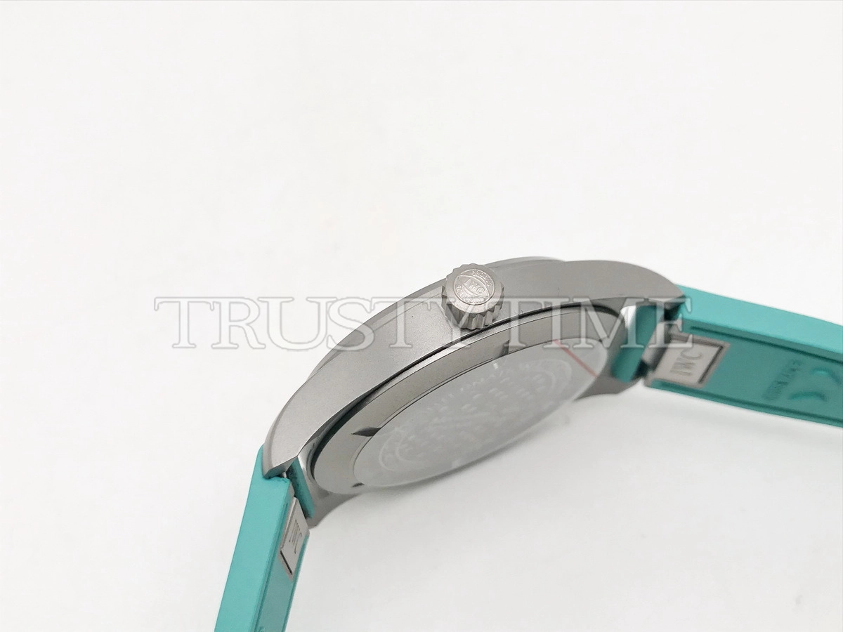 Копия часов IWC Pilot’s Watch Mark XX Mercedes-AMG PETRONAS Formula One™ Team 40 IW328210