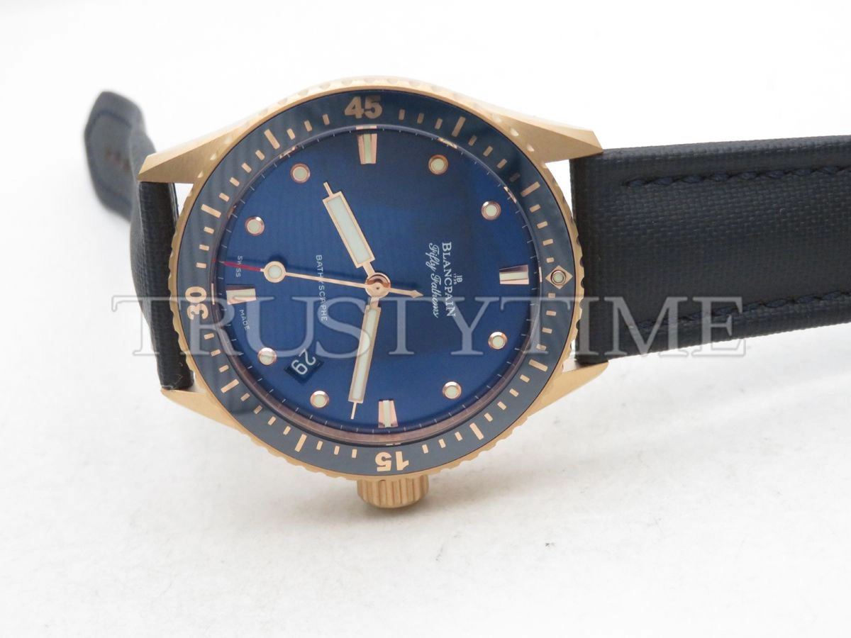 Копия часов Blancpain Fifty Fathoms Bathyscaphe 5000-36S40-O52A