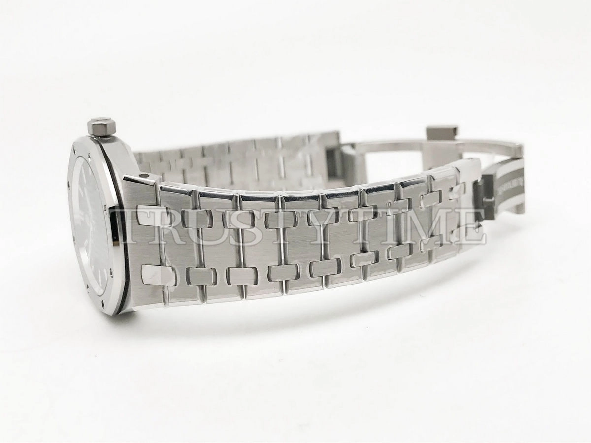 Копия часов Audemars Piguet Royal Oak Ladies 33mm 67650ST.OO.1261ST.01