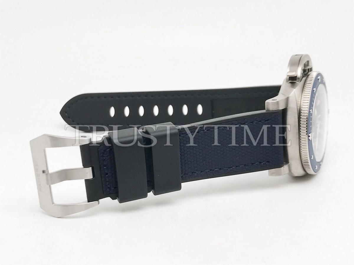 Копия часов Panerai Submersible GMT Luna Rossa Titanio 42mm PAM01507