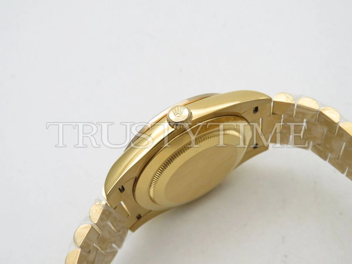 Копия часов Rolex Day-Date 40mm 228348RBR-0008