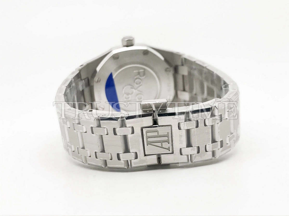 Копия часов Audemars Piguet Royal Oak Ladies 33mm 67650ST.OO.1261ST.01