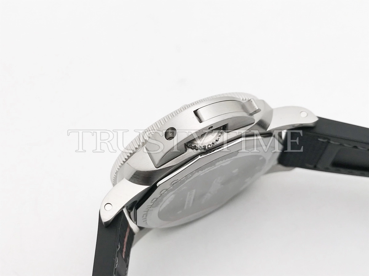 Копия часов Panerai Submersible Luna Rossa 42mm PAM01565