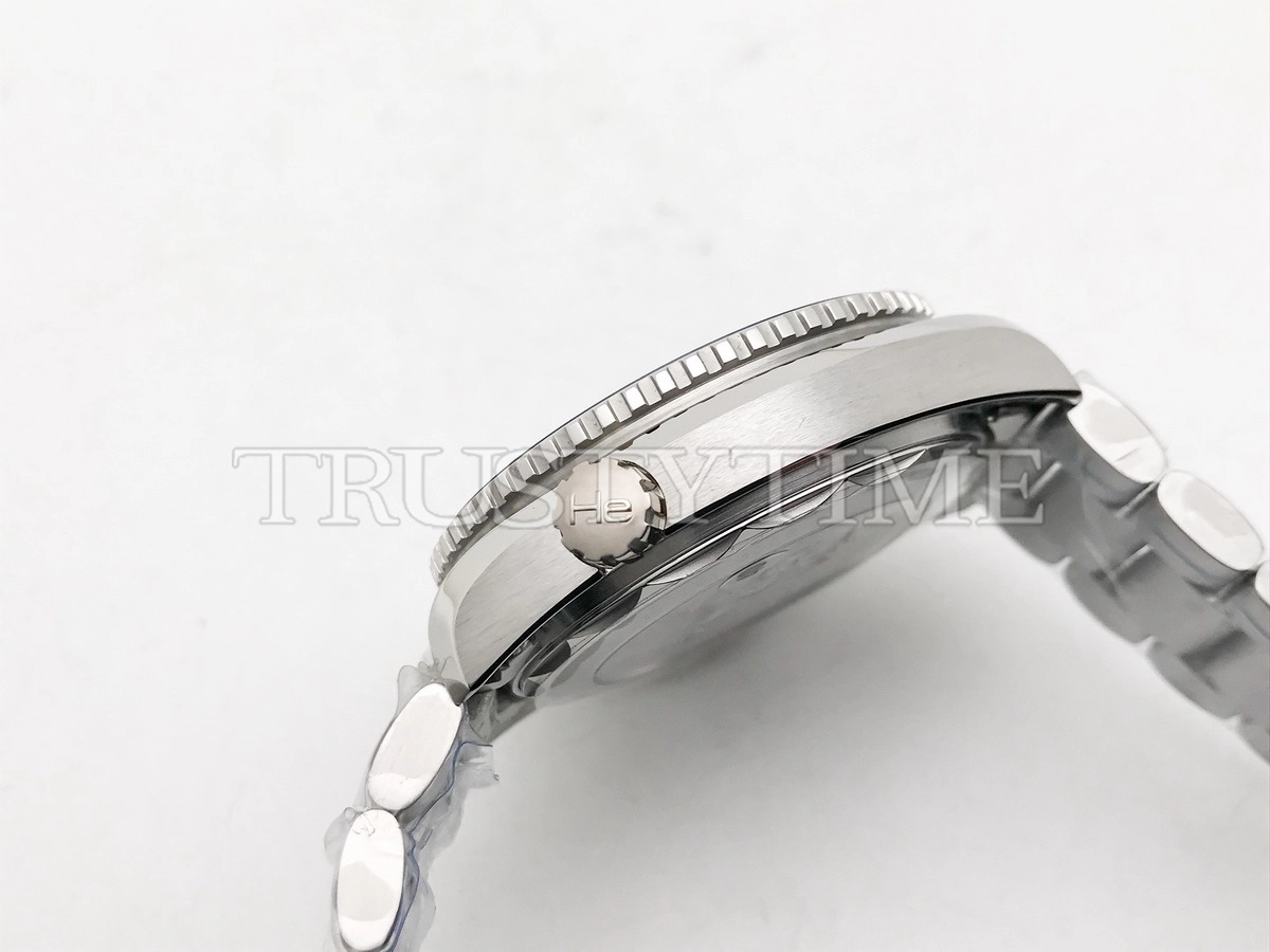 Копия часов Omega Seamaster Planet Ocean 6000m Co‑Axial Master Chronometer 39,5mm 215.30.40.20.03.002