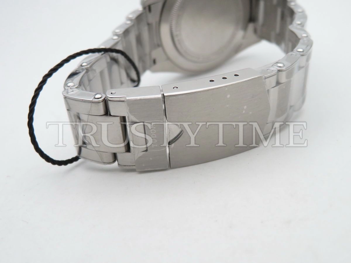 Копия часов Tudor Heritage Black Bay 39mm M79230N-0009