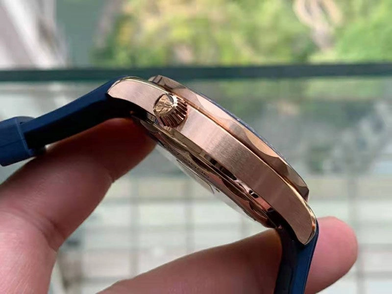 Копия часов Omega Seamaster Diver 300m Rose Gold Blue Копия часов Omega Seamaster Diver 300m Rose Gold Blue