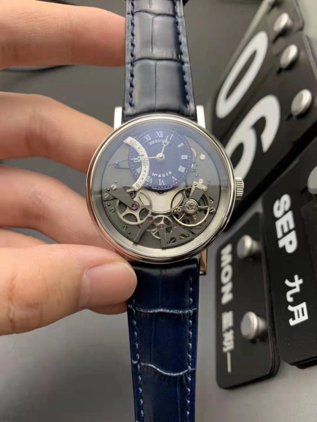 Реплика Breguet Tradition 7097BB/GY/9WU